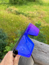 Last inn bildet i Galleri-visningsprogrammet, 59 North Wheels solbriller squre, svart ramme med blått glass